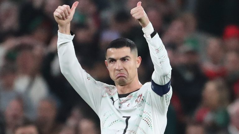 Cristiano Ronaldo fik sit første røde kort for det portugisiske landshold